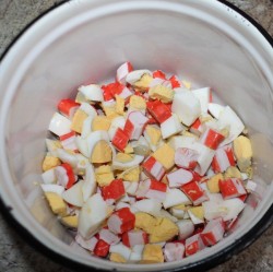 название картинки Крабовый салат с сыром