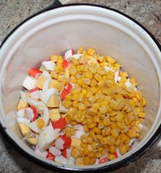 название картинки Крабовый салат с сыром