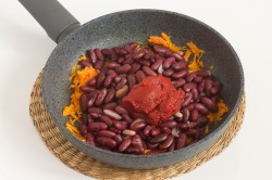 название картинки Красная фасоль в томатном соусе