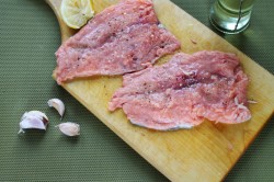 название картинки Красная рыба с лимоном в фольге в духовке