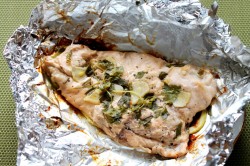 название картинки Красная рыба с лимоном в фольге в духовке