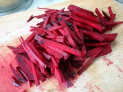 Красный борщ со щавелем без капусты в мультиварке - шаг 3 Красный борщ со щавелем без капусты в мультиварке - шаг 3