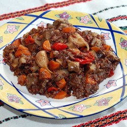 Красный рис с грибами и овощами