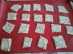 название картинки Крекеры на муке с водой и семенами льна