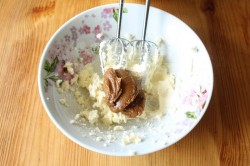 Крем для торта с вареной сгущенкой и маслом