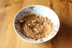 Крем для торта с вареной сгущенкой и маслом