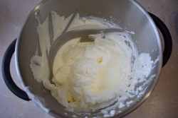 название картинки Крем из сливочного сыра для торта