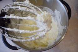 название картинки Крем из сливочного сыра для торта