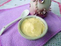 название картинки Крем из сметаны и сгущенки для торта