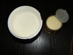 название картинки Крем из сметаны и сгущенки для торта