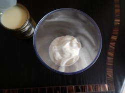 название картинки Крем из сметаны и сгущенки для торта