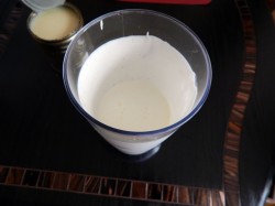 название картинки Крем из сметаны и сгущенки для торта