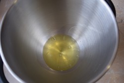 Крем из яичных белков для торта