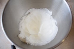 Крем из яичных белков для торта