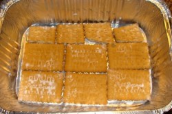 Крем на желатине, йогурте и сливках с клубникой для торта