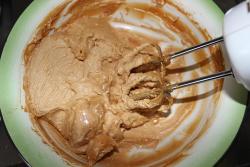 Крем с вишней и вареной сгущенкой