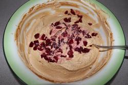 Крем с вишней и вареной сгущенкой