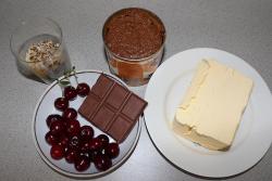 Крем с вишней и вареной сгущенкой