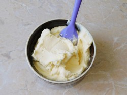 название картинки Крем шарлотт для торта густой