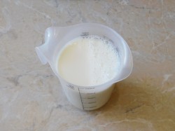 название картинки Крем шарлотт для торта густой