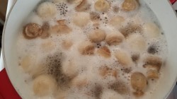 название картинки Крем-суп из шампиньонов с домашними гренками