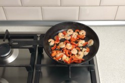 название картинки Креветки с ананасами