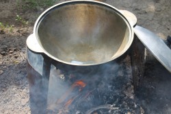 Креветки в казане на костре - шаг 2