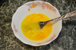 название картинки Креветки в кляре на сковороде