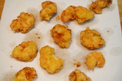 название картинки Креветки в кляре на сковороде