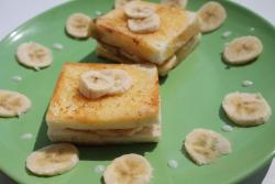 Сладкие сэндвичи с бананом, сгущенкой и корицей