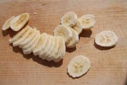 Сладкие сэндвичи с бананом, сгущенкой и корицей