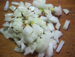 Кролик с грибами тушеный в сметане