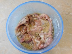 название картинки Кролик в духовке с картошкой