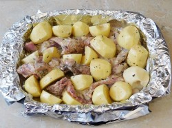 название картинки Кролик в духовке с картошкой