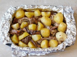 название картинки Кролик в духовке с картошкой