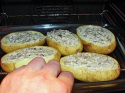 Крошка картошка с шампиньонами в духовке