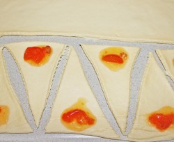 Круассаны из слоеного дрожжевого теста - шаг 13