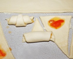 Круассаны из слоеного дрожжевого теста - шаг 14