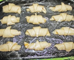 Круассаны из слоеного дрожжевого теста - шаг 15