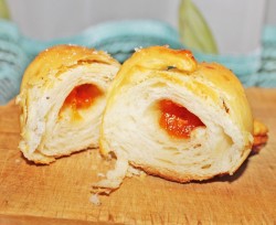 Круассаны из слоеного дрожжевого теста - шаг 18