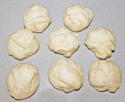 Круассаны из слоеного дрожжевого теста - шаг 7