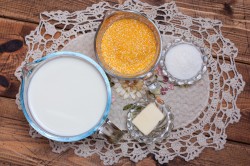 Молочная кукурузная каша в мультиварке на молоке