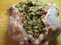 название картинки Фаршированная курица без костей в духовке