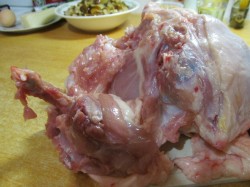 название картинки Фаршированная курица без костей в духовке