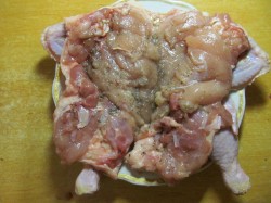 название картинки Фаршированная курица без костей в духовке