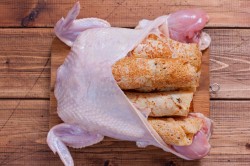 название картинки Курица фаршированная блинами