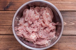 название картинки Курица фаршированная блинами