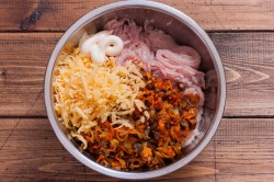 название картинки Курица фаршированная блинами