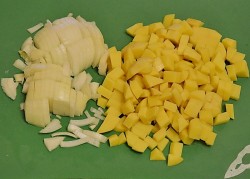 название картинки Курица фаршированная картошкой в духовке в рукове