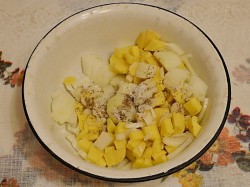 название картинки Курица фаршированная картошкой в духовке в рукове